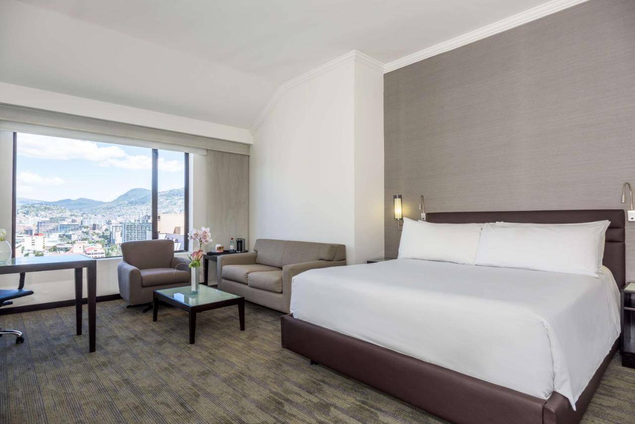 Отель Nh Collection Quito Royal Экстерьер фото