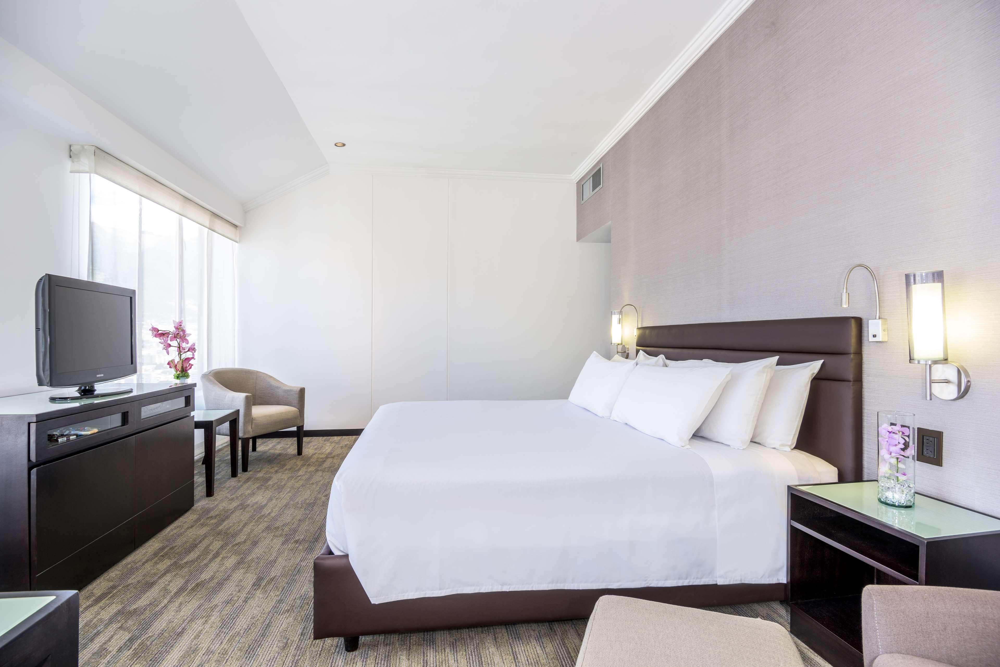 Отель Nh Collection Quito Royal Экстерьер фото