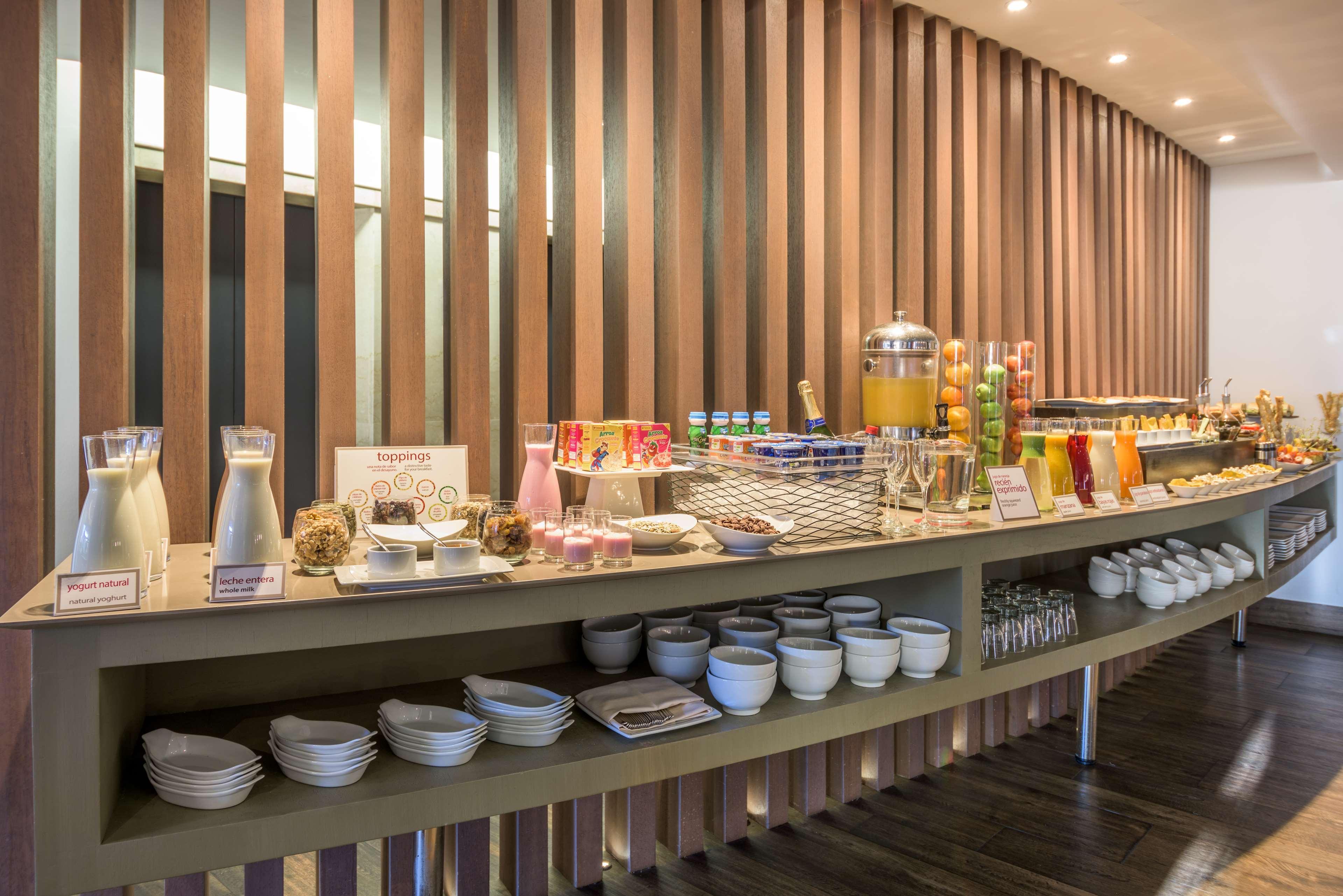 Отель Nh Collection Quito Royal Экстерьер фото
