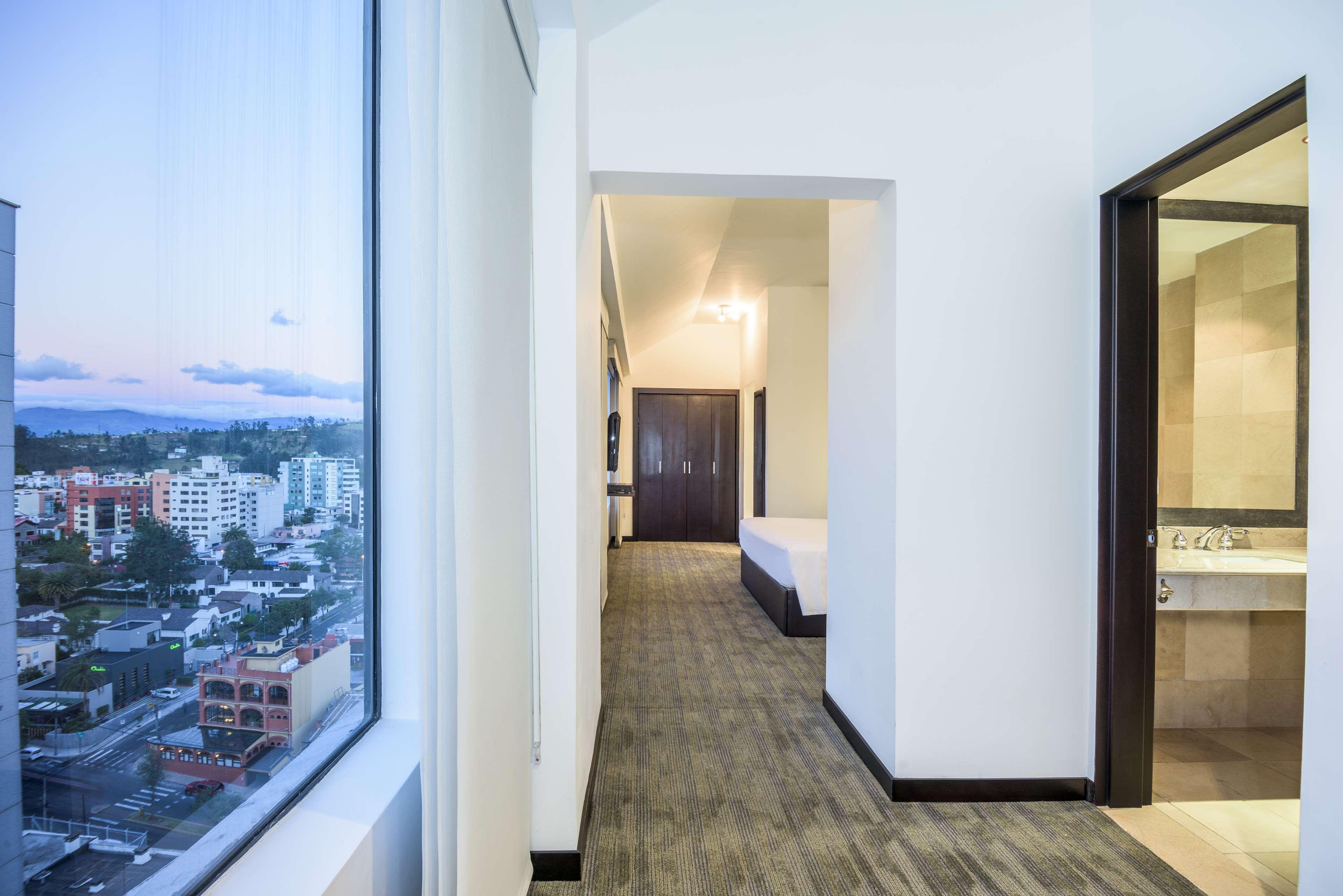 Отель Nh Collection Quito Royal Экстерьер фото