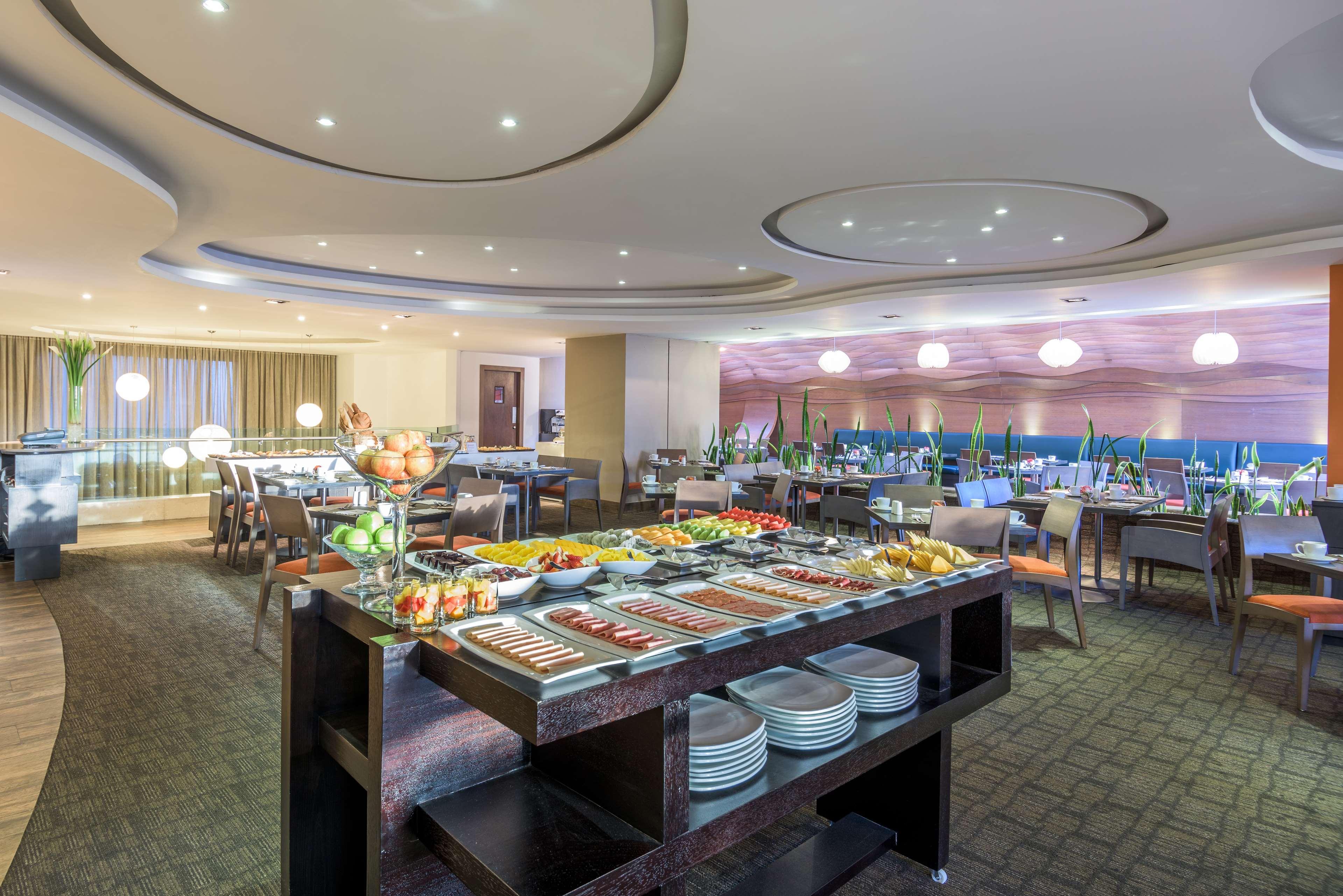 Отель Nh Collection Quito Royal Экстерьер фото
