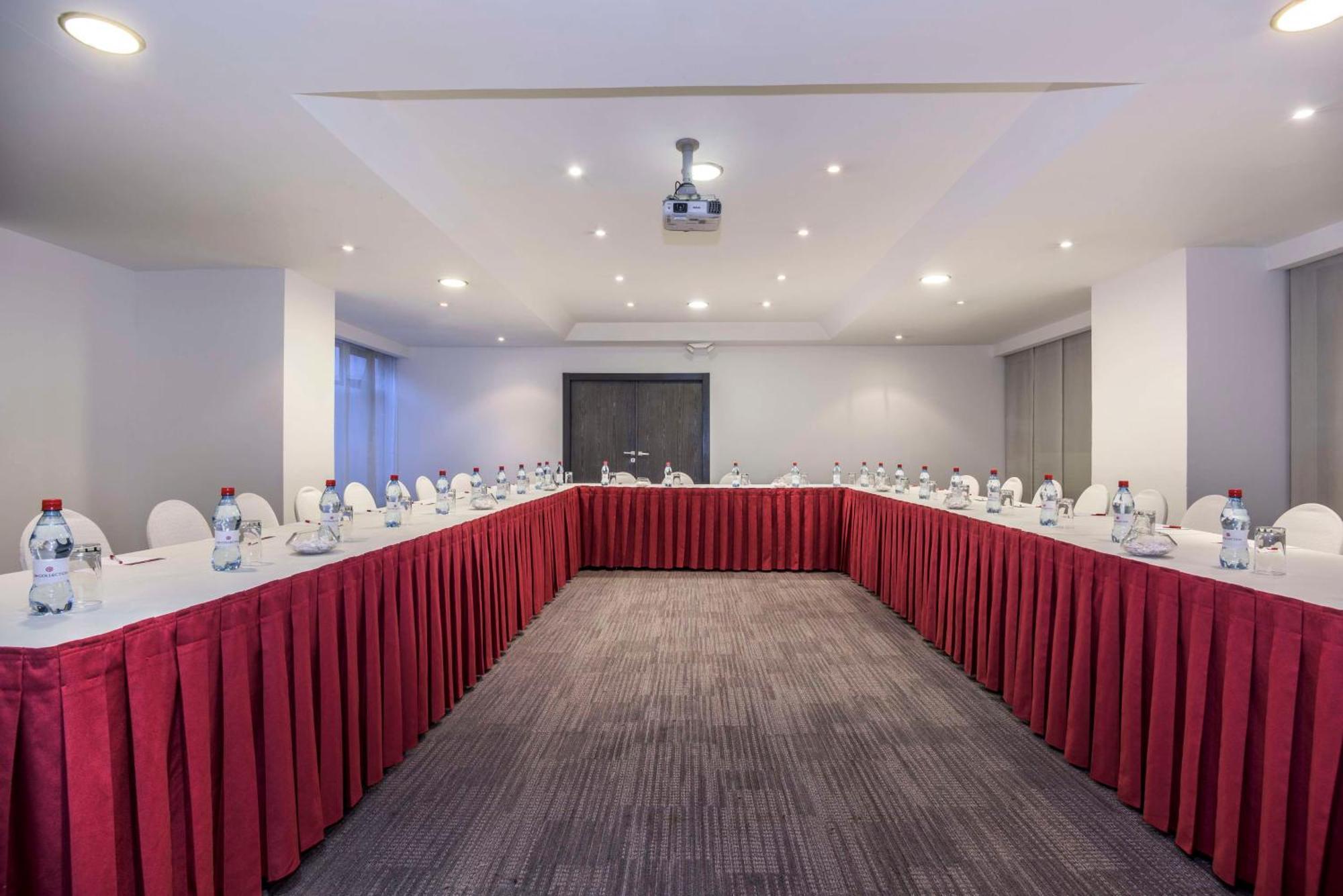 Отель Nh Collection Quito Royal Экстерьер фото