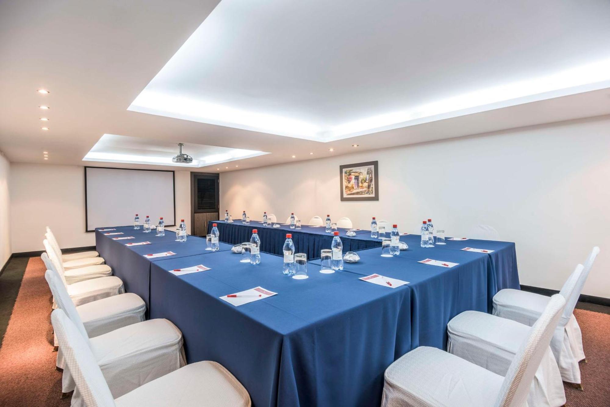 Отель Nh Collection Quito Royal Экстерьер фото
