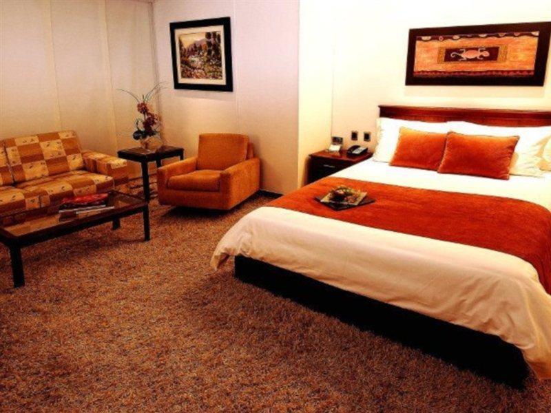 Отель Nh Collection Quito Royal Экстерьер фото
