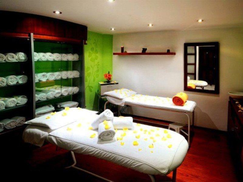 Отель Nh Collection Quito Royal Экстерьер фото