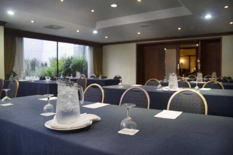 Отель Nh Collection Quito Royal Экстерьер фото