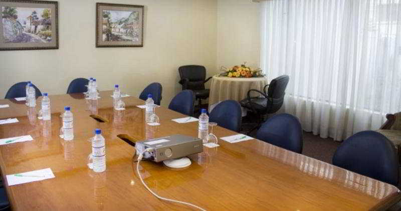 Отель Nh Collection Quito Royal Экстерьер фото